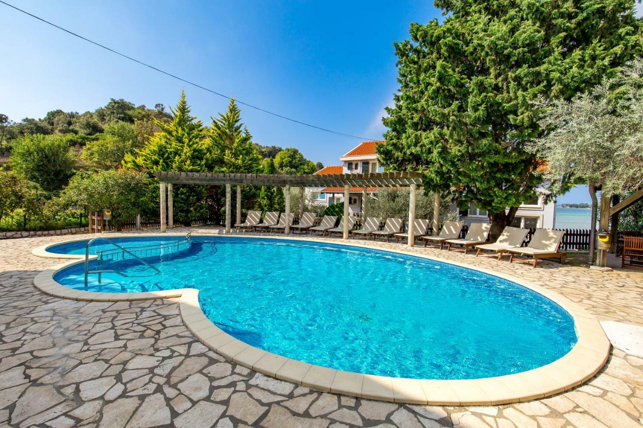 Villas Kampor Exterior photo